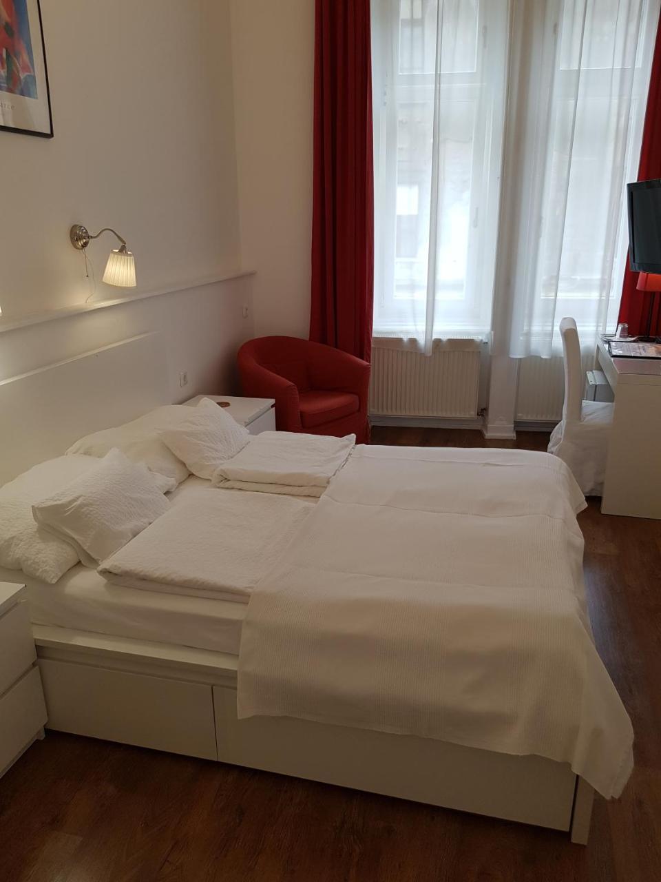 Connection Guesthouse Budapest Exterior photo
